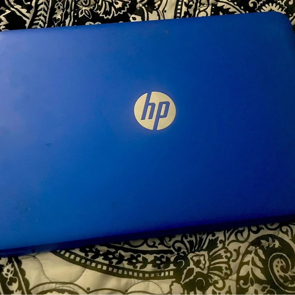 2 HP LAPTOPS - parts only both turn on and in great condition
